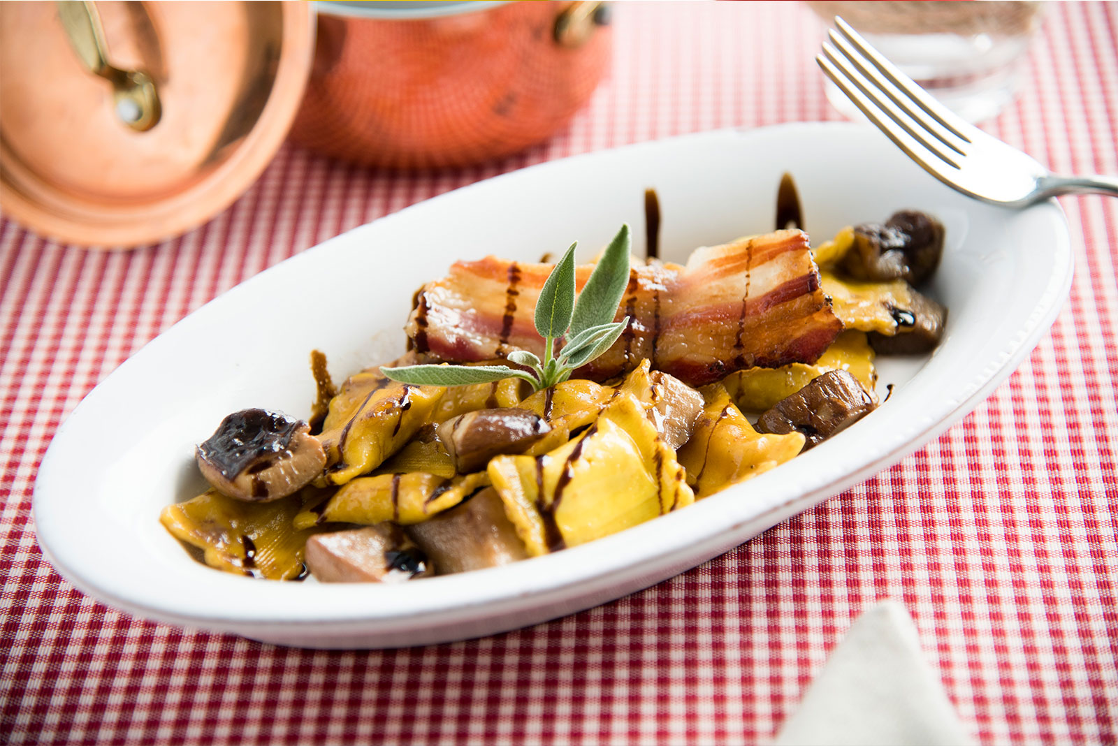 Ricetta Bustini Al Brasato Con Salsa Di Funghi Porcini Pasta Di Venezia